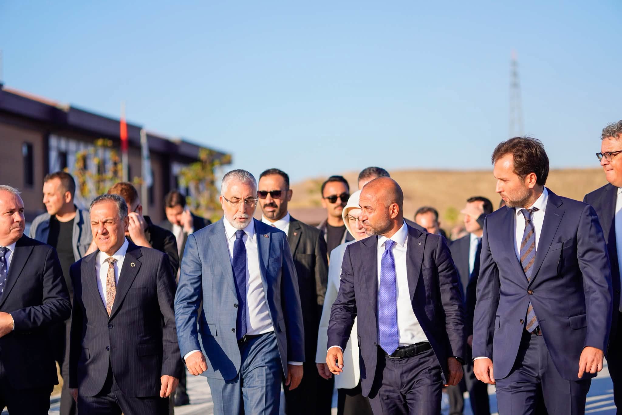 BAKAN IŞIKHAN YALOVA’DA İŞ DÜNYASIYLA BULUŞTU