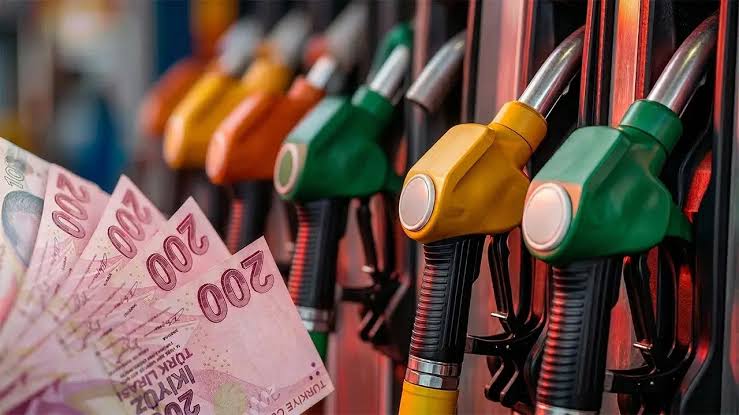 MOTORİNE BİR ZAM DAHA GELİYOR!.. YALOVA’DA FİYATLAR 100 TL SINIRI AŞABİLİR 2 MOTORİNE BİR ZAM DAHA GELİYOR!.. YALOVA’DA FİYATLAR 100 TL SINIRI AŞABİLİR