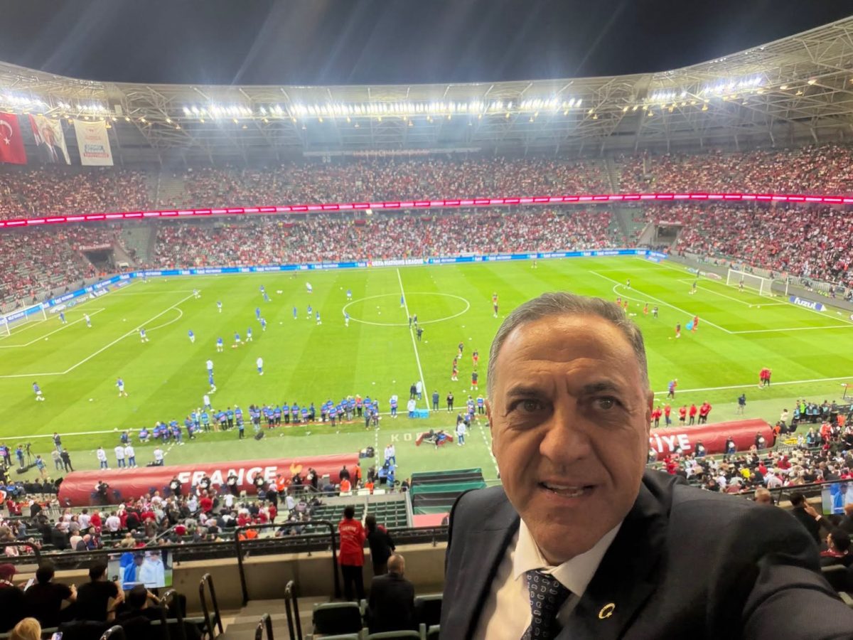YALOVA VALİSİ DR. USTA, MİLLİ TAKIM’I KOCAELİ’DE YALNIZ BIRAKMADI 5 YALOVA VALİSİ DR. USTA, MİLLİ TAKIM’I KOCAELİ’DE YALNIZ BIRAKMADI