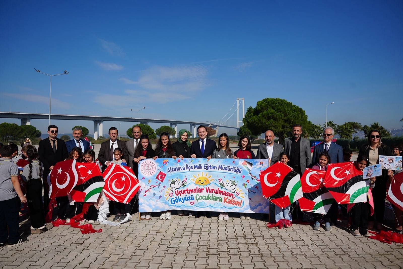ALTINOVA’DAN GÖKYÜZÜNE BARIŞ MESAJI!.. “UÇURTMALAR VURULMASIN, GÖKYÜZÜ ÇOCUKLARA KALSIN”