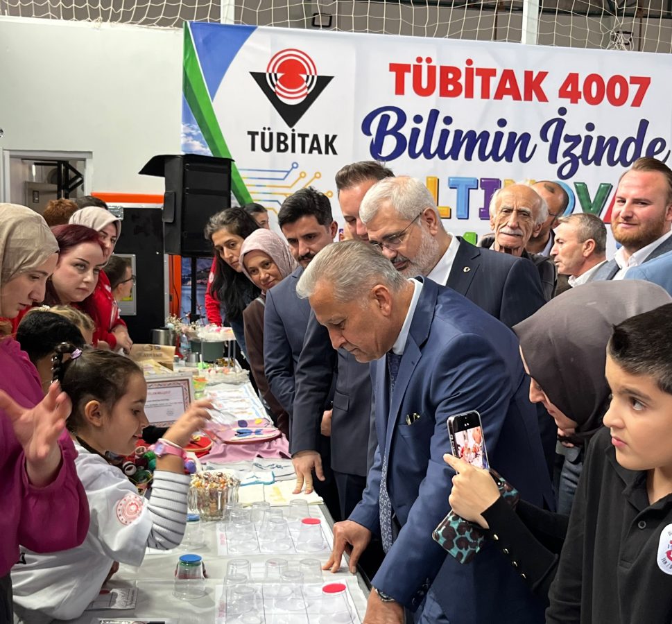 ALTINOVA’DA BİLİM ŞENLİĞİ COŞKUSU! 39 PROJEYLE “BİLİMİN İZİNDE ALTINOVA” BAŞLADI 1 ALTINOVA’DA BİLİM ŞENLİĞİ COŞKUSU! 39 PROJEYLE “BİLİMİN İZİNDE ALTINOVA” BAŞLADI
