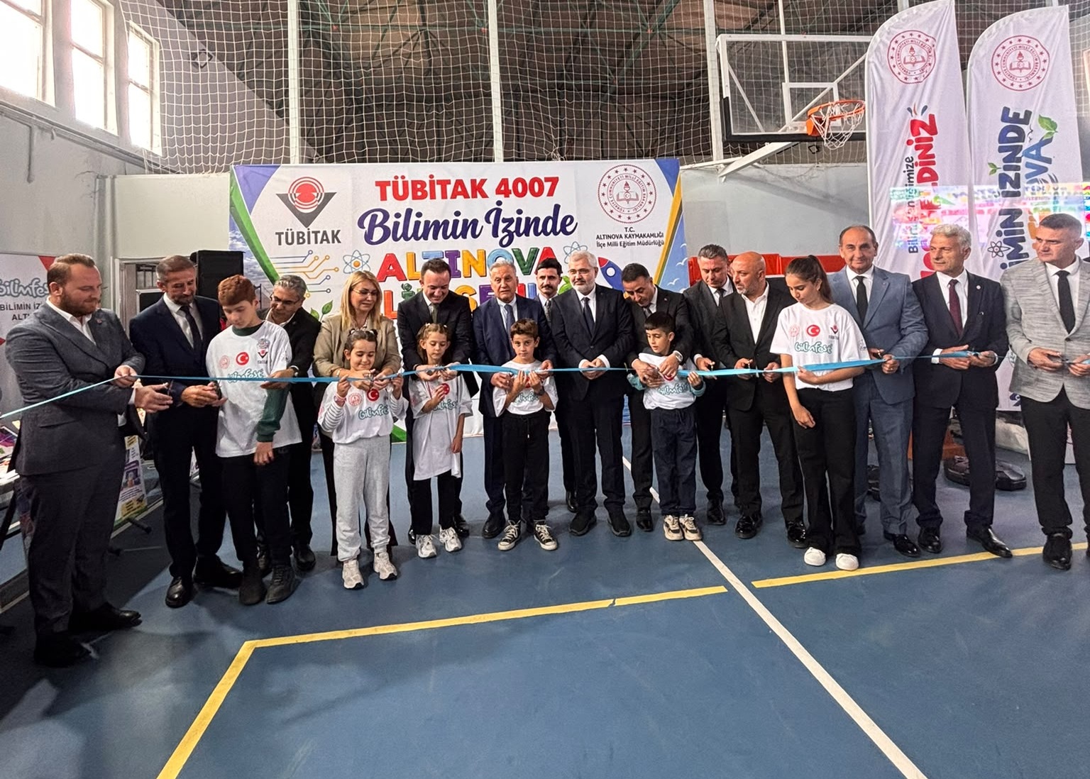 ALTINOVA’DA BİLİM ŞENLİĞİ COŞKUSU! 39 PROJEYLE “BİLİMİN İZİNDE ALTINOVA” BAŞLADI