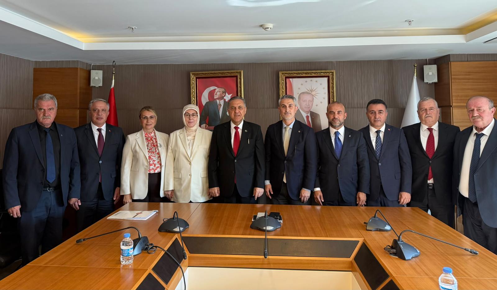ALTINOVA’YA SPOR YATIRIMLARINDA ÇİFTE MÜJDE: FUTBOL SAHASI VE YARI OLİMPİK HAVUZ GELİYOR