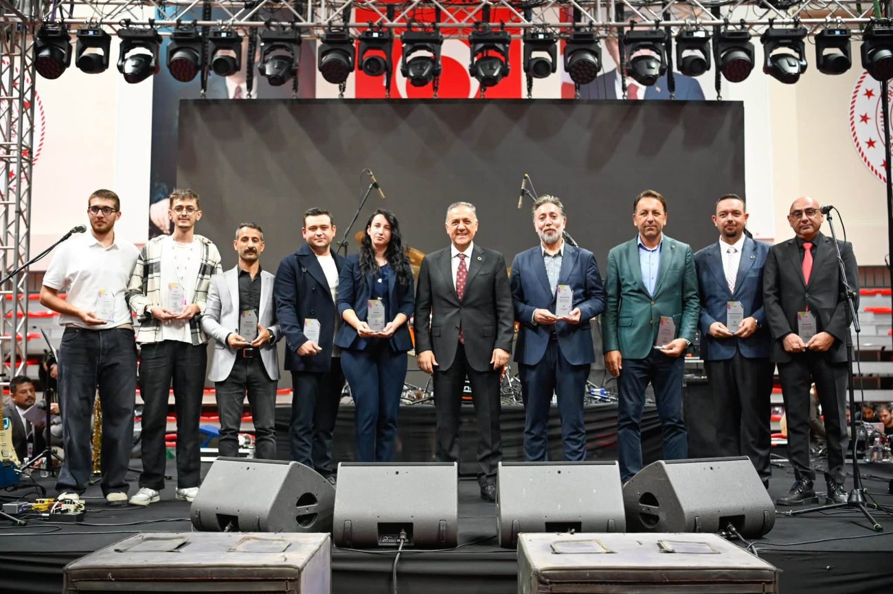 YALOVA’DA FESTİVAL COŞKUSU KOLPA KONSERİYLE ZİRVEYE ULAŞTI 2 YALOVA’DA FESTİVAL COŞKUSU KOLPA KONSERİYLE ZİRVEYE ULAŞTI